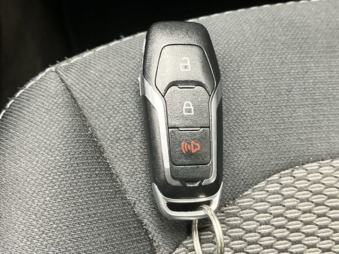 Used 2017 Ford Explorer XLT image 25