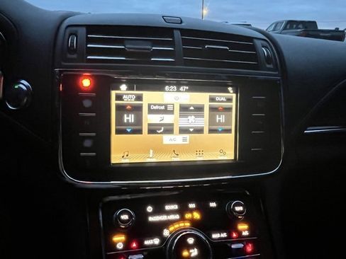 Used 2018 Lincoln Continental Premiere image 34