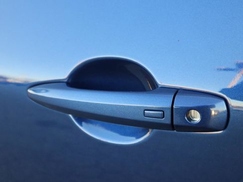 Used 2023 Nissan Rogue SL w/ SL Premium Package image 5