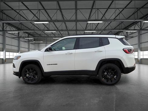 New 2026 Jeep Compass Latitude image 2