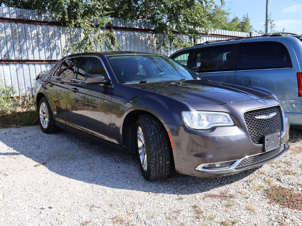 Used 2019 Chrysler 300 Touring w/ Driver Convenience Group RWD image 15