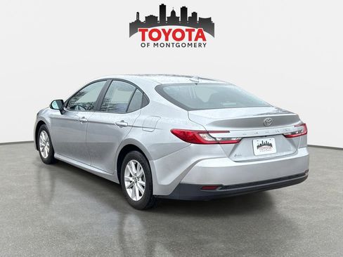 Used 2025 Toyota Camry LE image 5