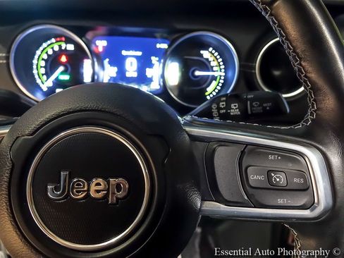 Used 2022 Jeep Wrangler Unlimited Sahara w/ Cold Weather Group AWD/4WD image 17