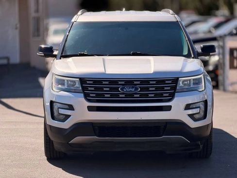 Used 2017 Ford Explorer XLT FWD image 4
