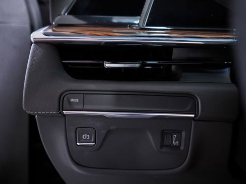 Used 2023 Cadillac Escalade Premium Luxury image 19