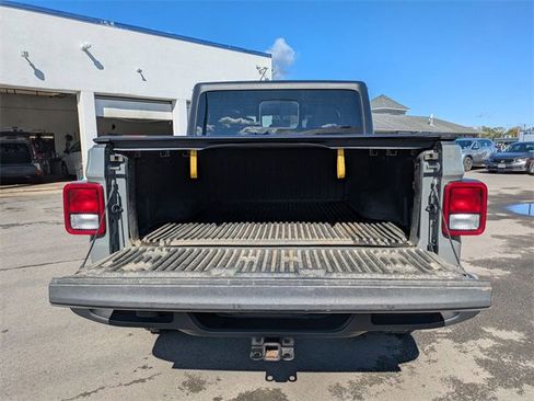 Used 2022 Jeep Gladiator Willys image 20