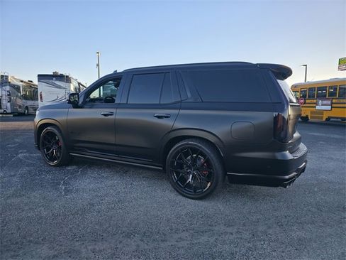 Used 2024 Cadillac Escalade V w/ LPO, ONYX Package image 7