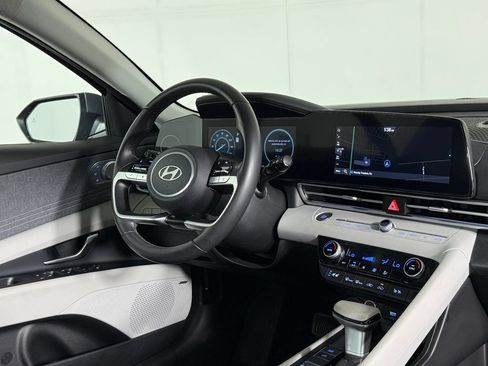 Used 2025 Hyundai Elantra Limited FWD image 35