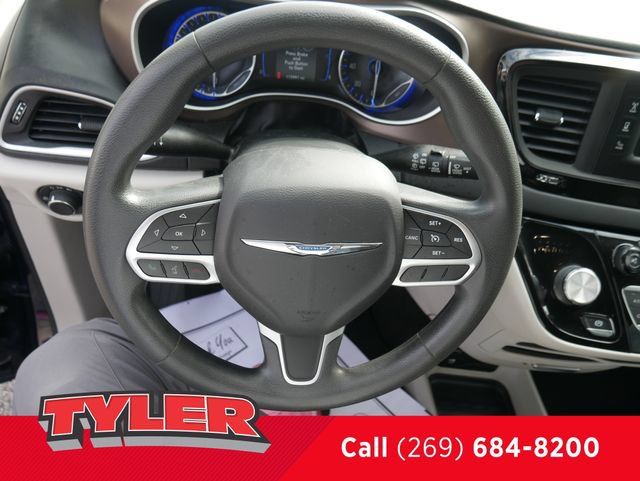 Used 2017 Chrysler Pacifica LX FWD image 25