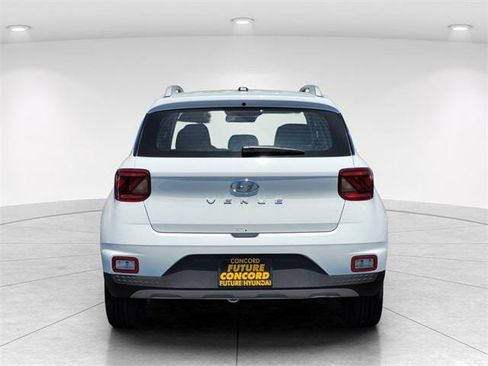 New 2025 Hyundai Venue SEL image 5