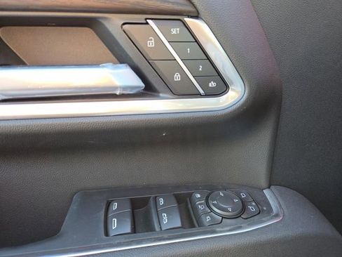 New 2025 GMC Sierra 2500 SLT w/ SLT Premium Package image 17