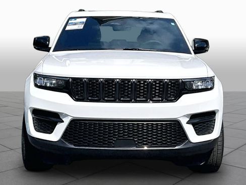 Used 2025 Jeep Grand Cherokee Altitude AWD/4WD image 4