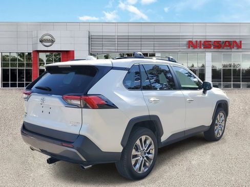 Used 2019 Toyota RAV4 Limited image 3
