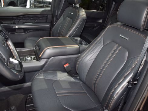 Used 2024 Ford Expedition Max Platinum AWD/4WD image 32