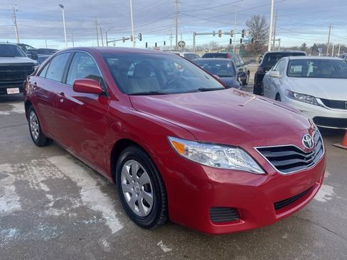 Used 2011 Toyota Camry LE FWD image 6