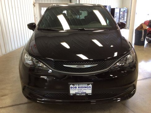 New 2025 Chrysler Voyager LX image 9