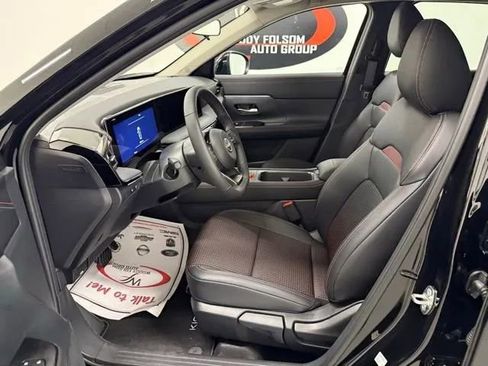 New 2025 Nissan Kicks SR image 9