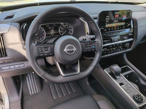 Certified 2025 Nissan Pathfinder SL AWD/4WD image 16
