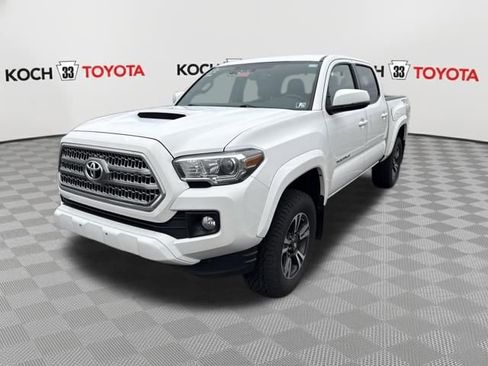 Used 2016 Toyota Tacoma TRD Sport w/ Towing Package image 3