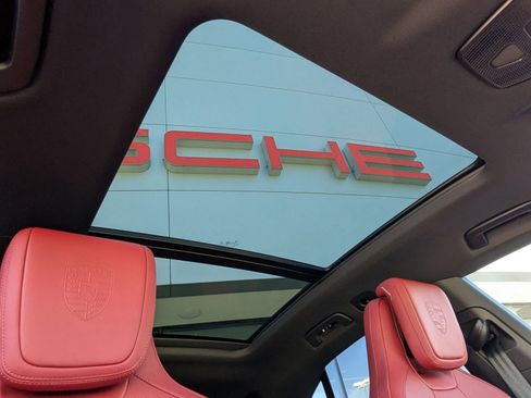 New 2026 Porsche Macan 4 Electric image 26