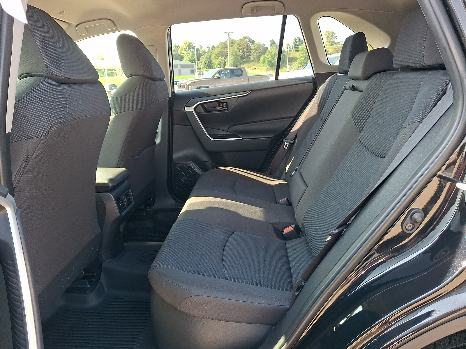 Used 2025 Toyota RAV4 LE AWD/4WD image 10