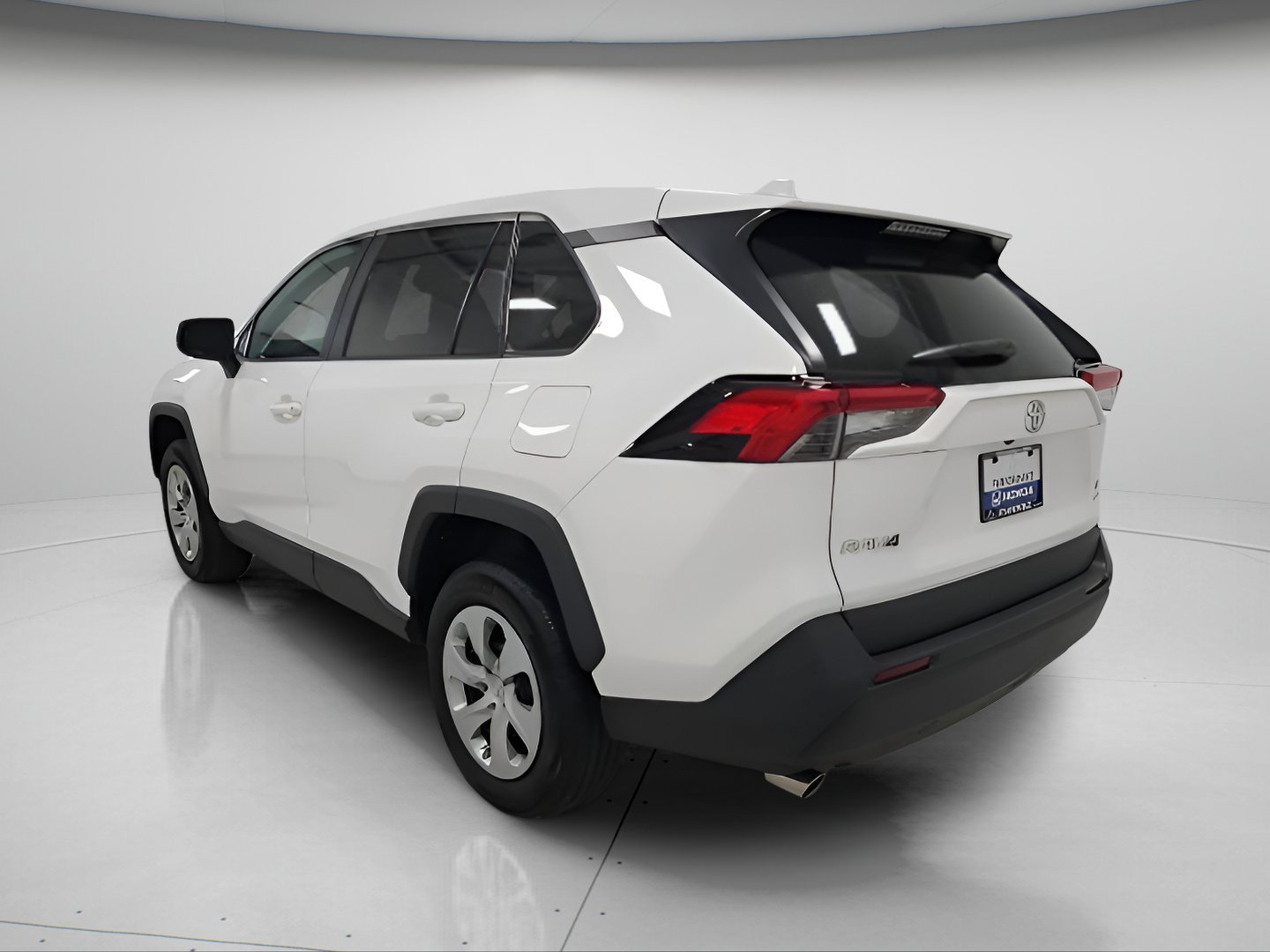 Used 2022 Toyota RAV4 LE w/ Carpet Mat Package (TMS) AWD/4WD image 5