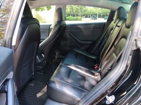 Used 2019 Tesla Model 3 Standard Range Plus image 17