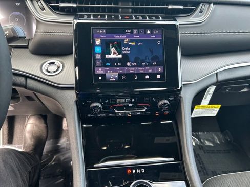 New 2025 Jeep Grand Cherokee Altitude image 16