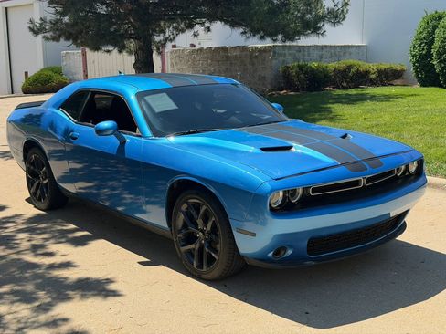 Used 2019 Dodge Challenger SXT w/ Blacktop Package RWD image 3