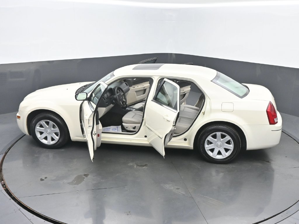 Used 2005 Chrysler 300 Touring w/ Sound Group RWD image 62