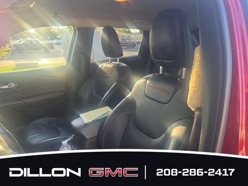 Used 2016 Jeep Cherokee Trailhawk w/ Leather Interior Group AWD/4WD image 11