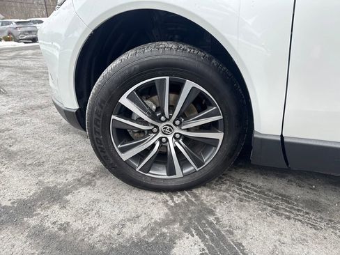 Used 2024 Toyota Venza LE image 25