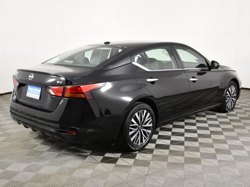 Used 2024 Nissan Altima 2.5 SV FWD image 6