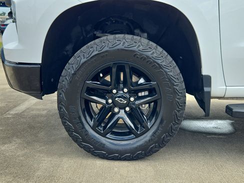 Used 2023 Chevrolet Silverado 1500 Custom Trail Boss AWD/4WD image 13