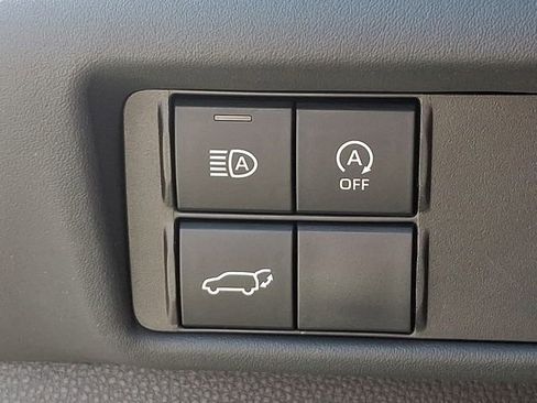 Used 2024 Toyota Highlander LE image 26