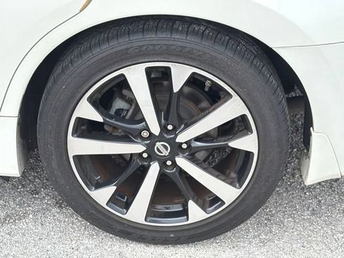 Used 2018 Nissan Altima 2.5 SR FWD image 14