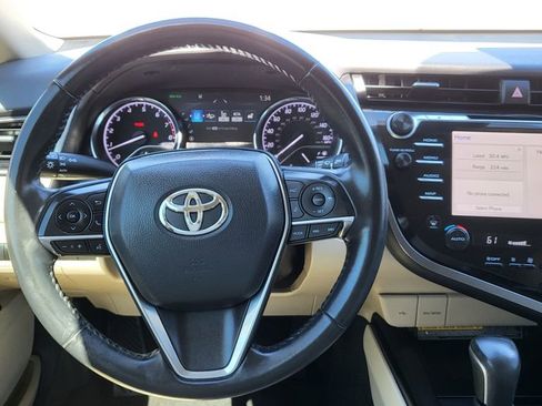 Used 2020 Toyota Camry XLE image 28