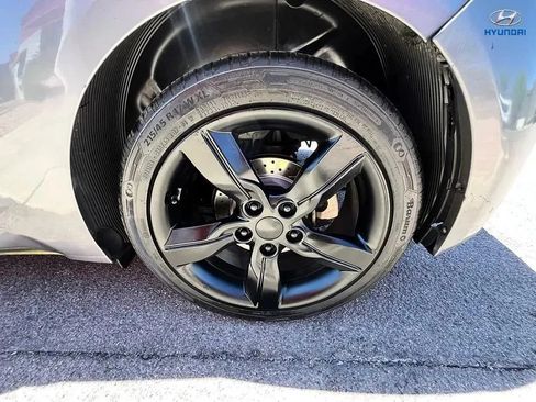 Used 2015 Hyundai Veloster FWD image 20