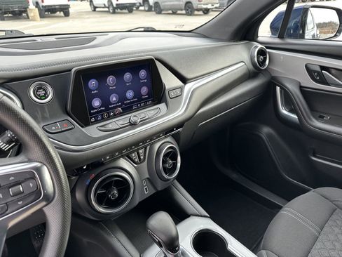 Used 2022 Chevrolet Blazer LT image 38