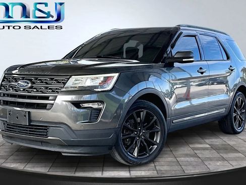 Used 2018 Ford Explorer XLT w/ Equipment Group 202A image 1