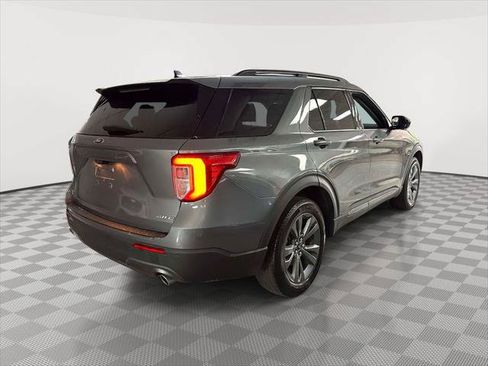 Used 2022 Ford Explorer XLT w/ Equipment Group 202A AWD/4WD image 2