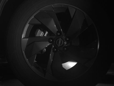 Used 2025 Nissan Rogue SV FWD image 12
