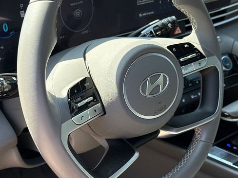 Certified 2025 Hyundai Elantra SEL image 29