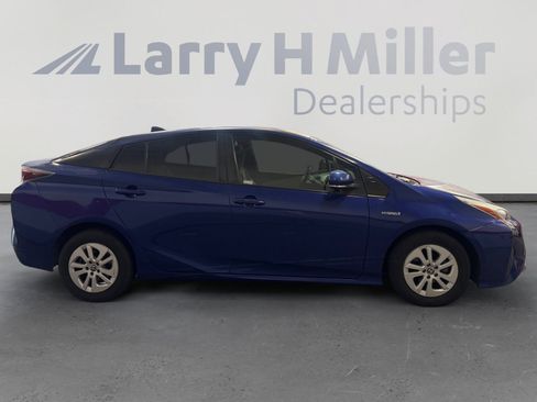 Used 2016 Toyota Prius Two FWD image 6
