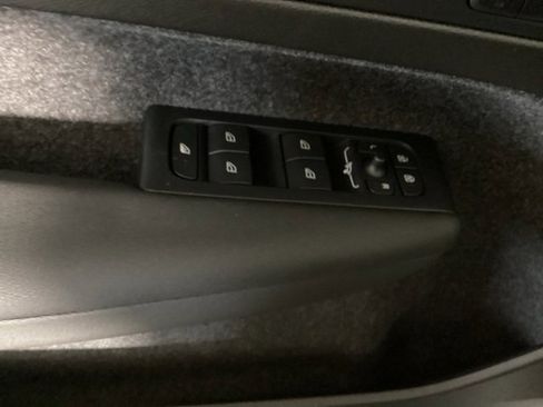 New 2025 Volvo XC40 B5 Plus w/ Protection Package Premier image 18