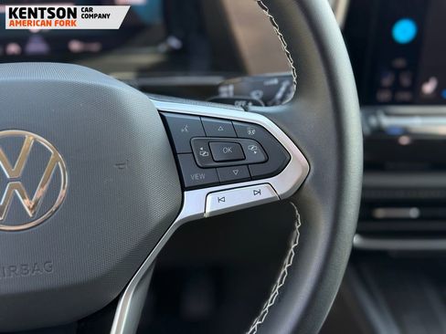 Used 2025 Volkswagen Atlas SE AWD/4WD image 18