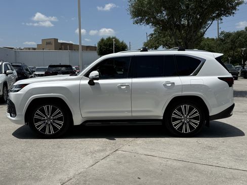 Used 2026 Lexus LX 600 4WD w/ Accessory Package (Z1) image 8