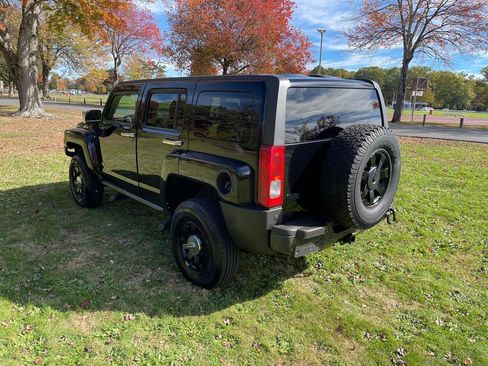 Used 2008 HUMMER H3 Luxury w/ Chrome Appearance Package image 8