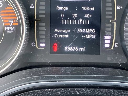 Used 2019 Jeep Cherokee Latitude Plus AWD/4WD image 24