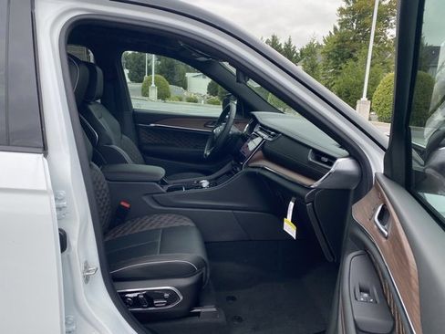 New 2025 Jeep Grand Cherokee Summit w/ Adv Protech Group IV image 29